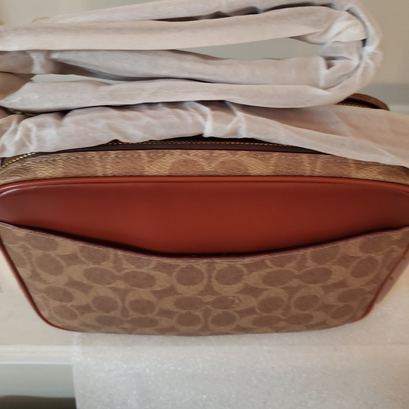 Coach Cassie Camera Bag In Signature Canvas - Picture 15 of 16